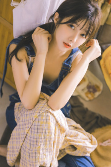 老头边吃奶边弄进去呻吟